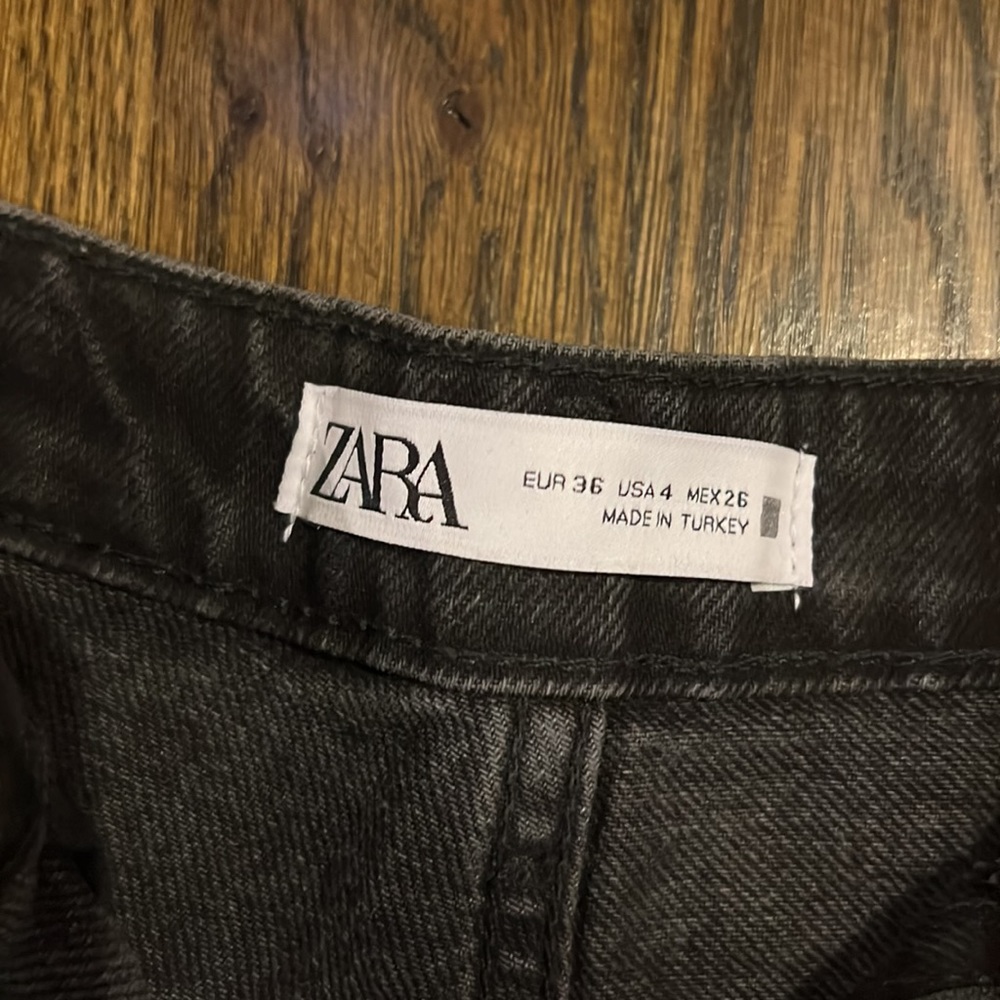 Zara High Waisted Frayed Hem Shorts 💫 - Picture 3 of 3